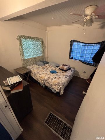 1800 N MACHIN Avenue, Peoria, IL 61604