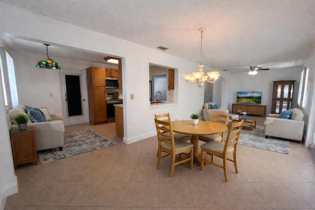 1902 SW 22nd Avenue, Boynton Beach, FL 33426