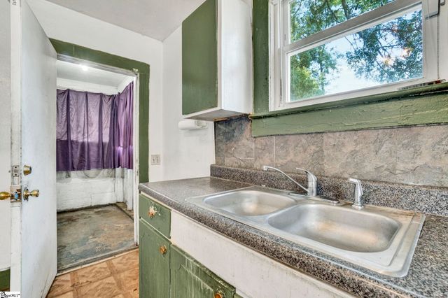 526 Perry Avenue, Greenville, SC 29611