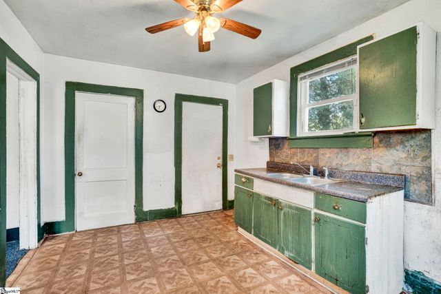526 Perry Avenue, Greenville, SC 29611