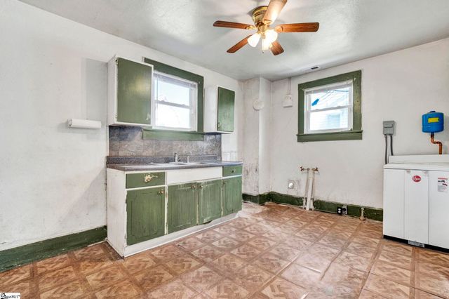 526 Perry Avenue, Greenville, SC 29611