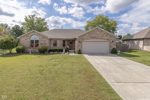 3846 S Redbird Trail, New Palestine, IN 46163