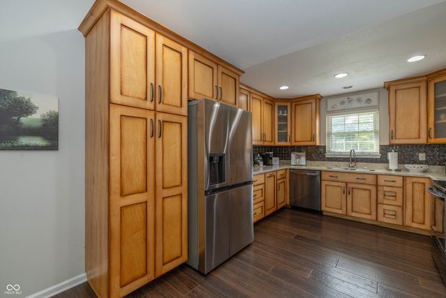 3846 S Redbird Trail, New Palestine, IN 46163