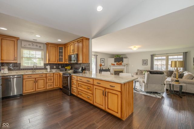 3846 S Redbird Trail, New Palestine, IN 46163