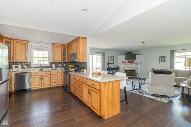 3846 S Redbird Trail, New Palestine, IN 46163