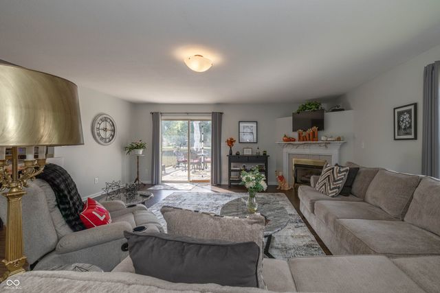 3846 S Redbird Trail, New Palestine, IN 46163