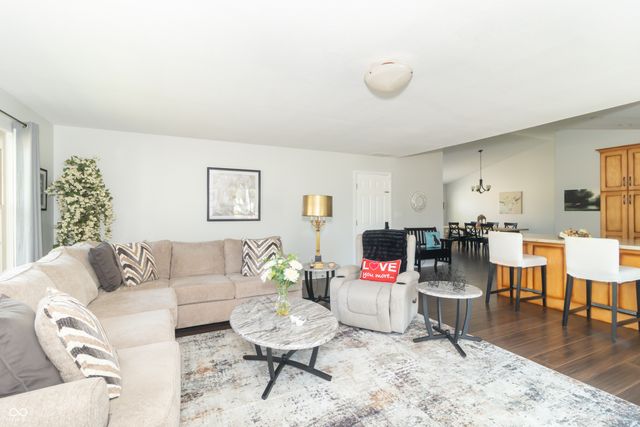 3846 S Redbird Trail, New Palestine, IN 46163