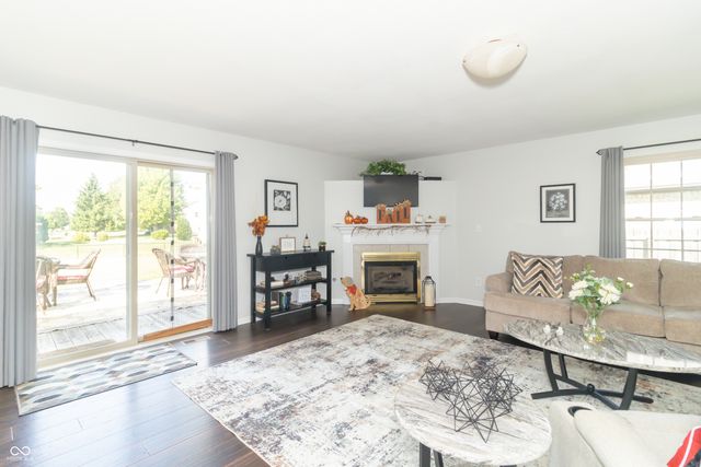 3846 S Redbird Trail, New Palestine, IN 46163