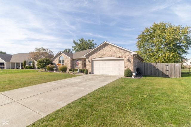 3846 S Redbird Trail, New Palestine, IN 46163