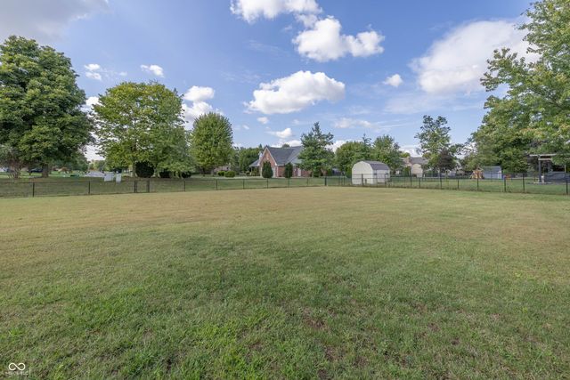 3846 S Redbird Trail, New Palestine, IN 46163