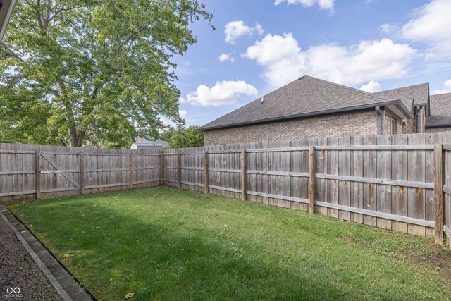 3846 S Redbird Trail, New Palestine, IN 46163