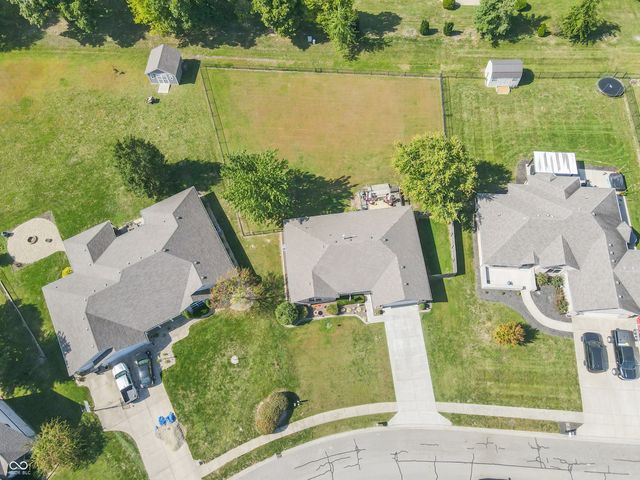 3846 S Redbird Trail, New Palestine, IN 46163