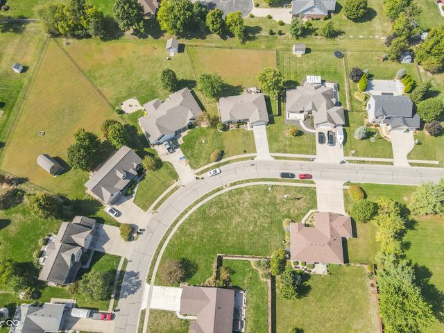 3846 S Redbird Trail, New Palestine, IN 46163