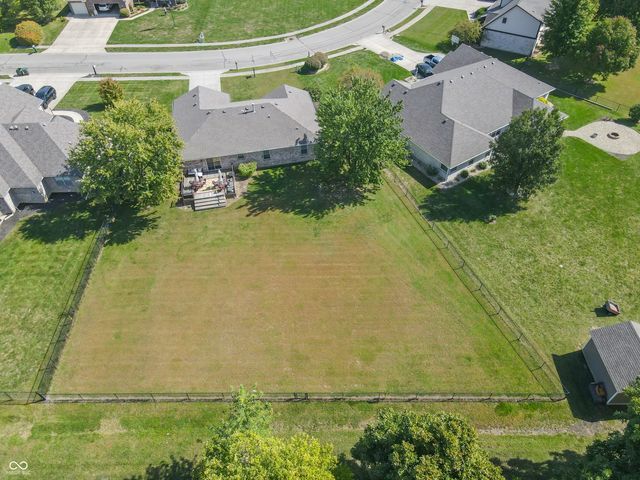 3846 S Redbird Trail, New Palestine, IN 46163