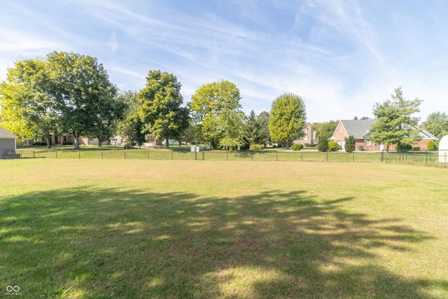 3846 S Redbird Trail, New Palestine, IN 46163