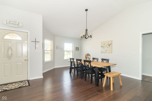 3846 S Redbird Trail, New Palestine, IN 46163