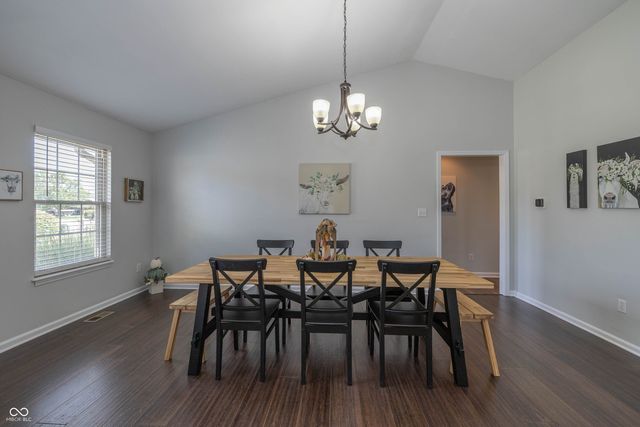 3846 S Redbird Trail, New Palestine, IN 46163