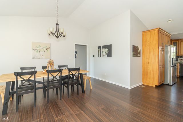 3846 S Redbird Trail, New Palestine, IN 46163