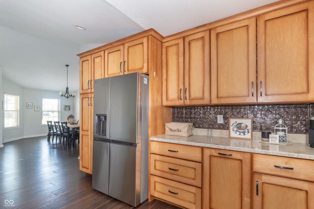 3846 S Redbird Trail, New Palestine, IN 46163