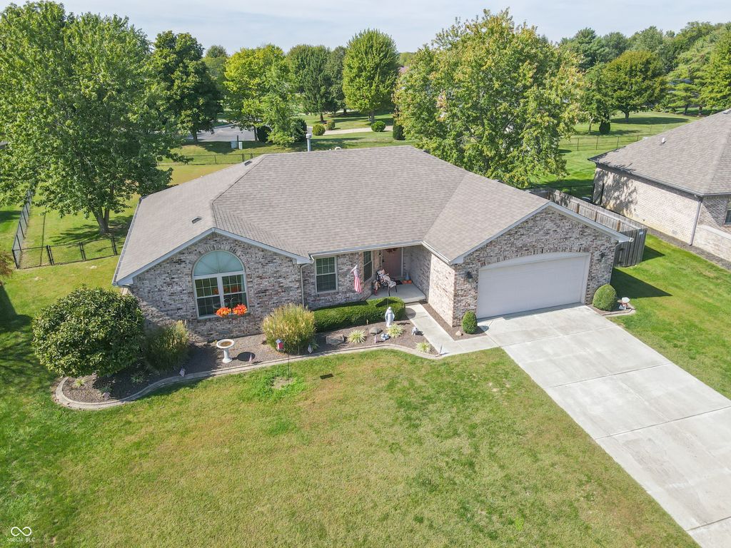 3846 S Redbird Trail, New Palestine, IN 46163