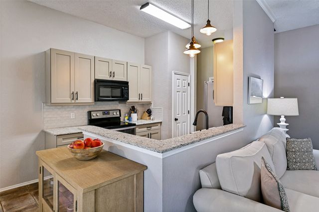 103 Hilltop Drive, Kennedale, TX 76060