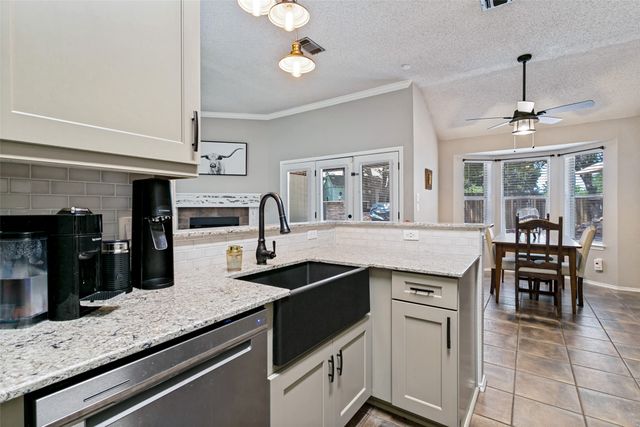 103 Hilltop Drive, Kennedale, TX 76060