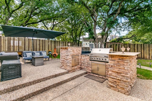 103 Hilltop Drive, Kennedale, TX 76060