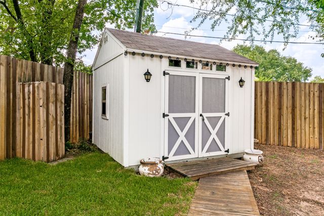 103 Hilltop Drive, Kennedale, TX 76060