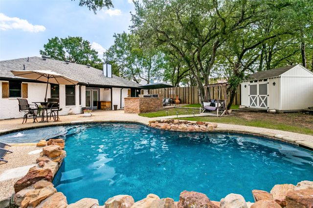 103 Hilltop Drive, Kennedale, TX 76060