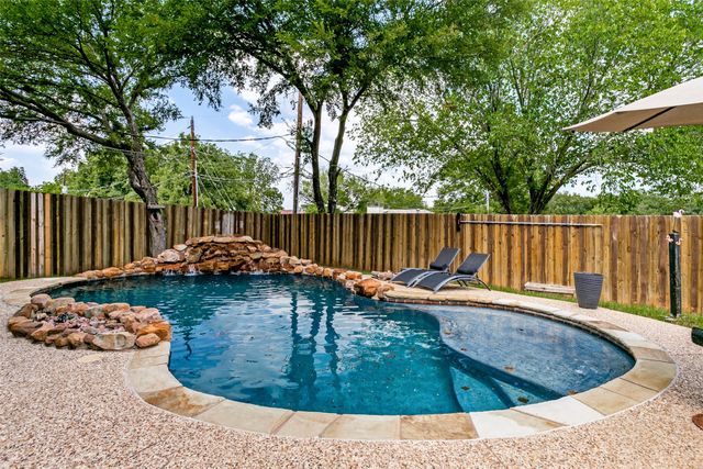 103 Hilltop Drive, Kennedale, TX 76060