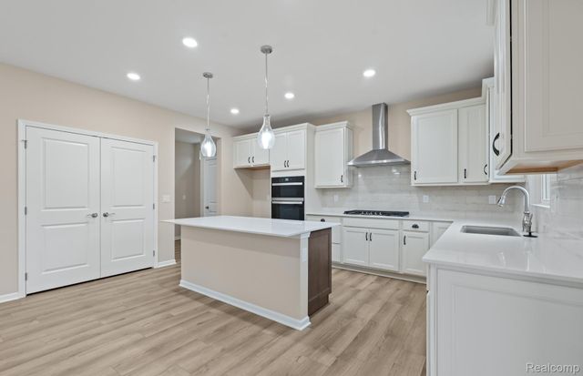 848 KUSS Drive, Saline, MI 48176