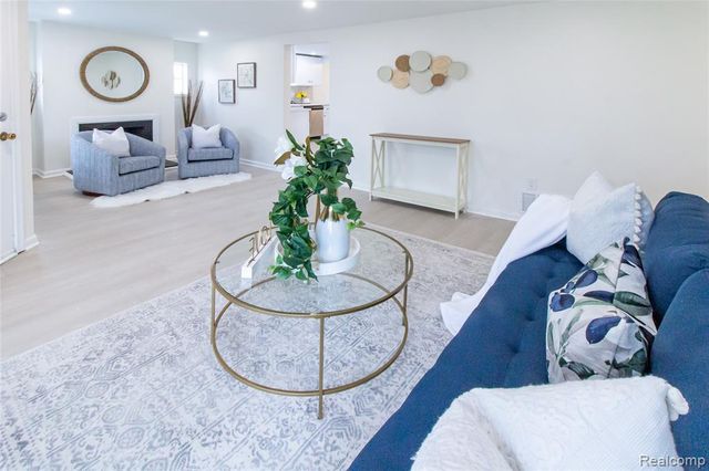 23106 Springbrook Drive, Farmington Hills, MI 48336