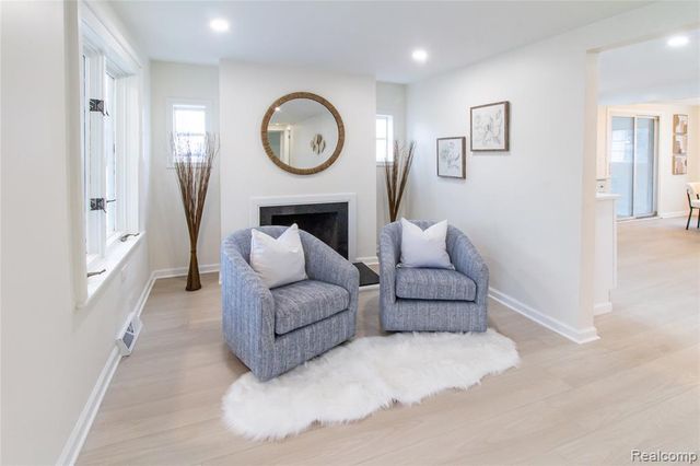 23106 Springbrook Drive, Farmington Hills, MI 48336