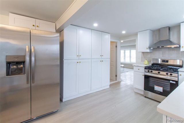 23106 Springbrook Drive, Farmington Hills, MI 48336