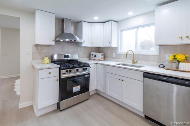 23106 Springbrook Drive, Farmington Hills, MI 48336