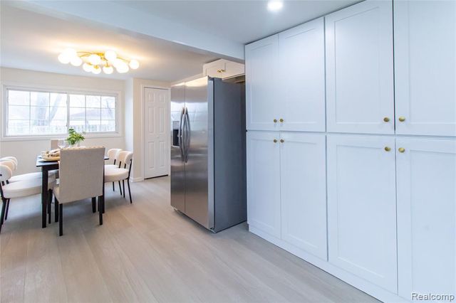 23106 Springbrook Drive, Farmington Hills, MI 48336