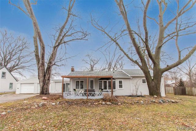 23106 Springbrook Drive, Farmington Hills, MI 48336