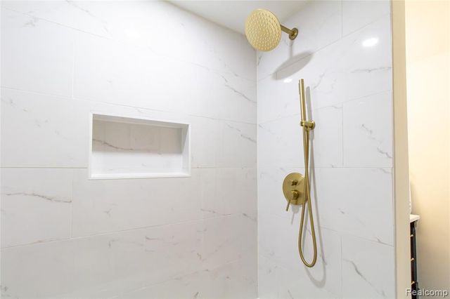 23106 Springbrook Drive, Farmington Hills, MI 48336