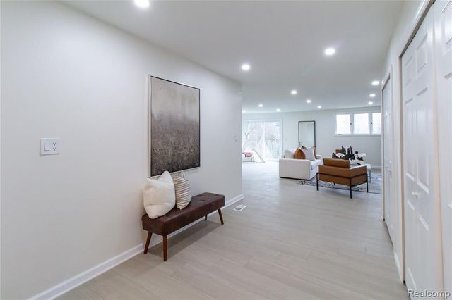 23106 Springbrook Drive, Farmington Hills, MI 48336