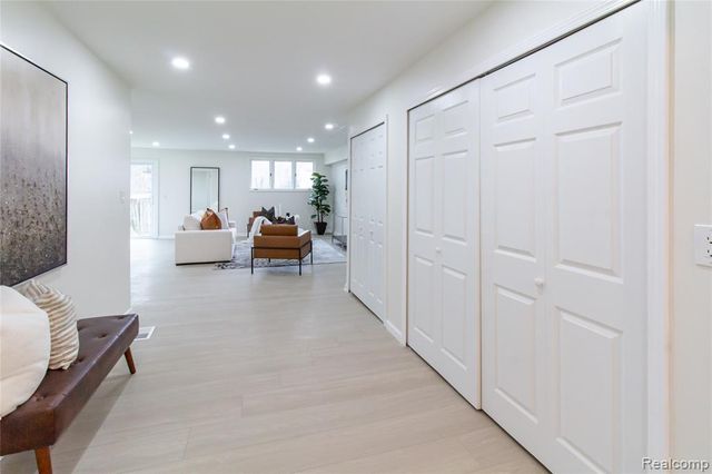 23106 Springbrook Drive, Farmington Hills, MI 48336