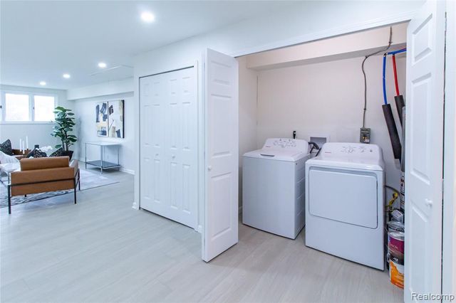 23106 Springbrook Drive, Farmington Hills, MI 48336