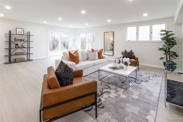 23106 Springbrook Drive, Farmington Hills, MI 48336