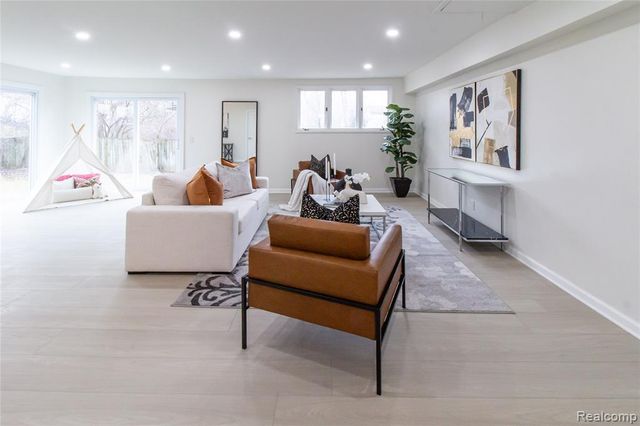 23106 Springbrook Drive, Farmington Hills, MI 48336