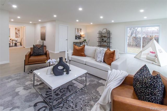 23106 Springbrook Drive, Farmington Hills, MI 48336