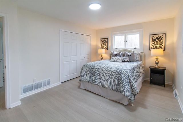 23106 Springbrook Drive, Farmington Hills, MI 48336