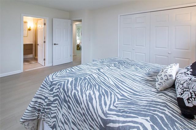 23106 Springbrook Drive, Farmington Hills, MI 48336