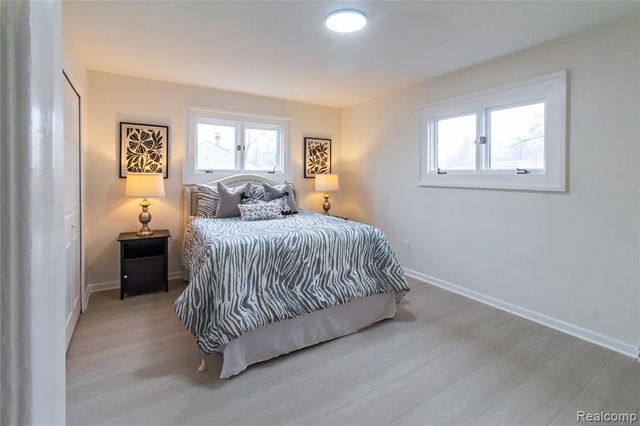 23106 Springbrook Drive, Farmington Hills, MI 48336