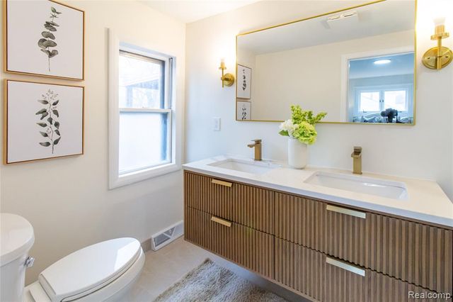 23106 Springbrook Drive, Farmington Hills, MI 48336