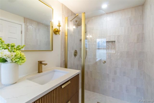 23106 Springbrook Drive, Farmington Hills, MI 48336