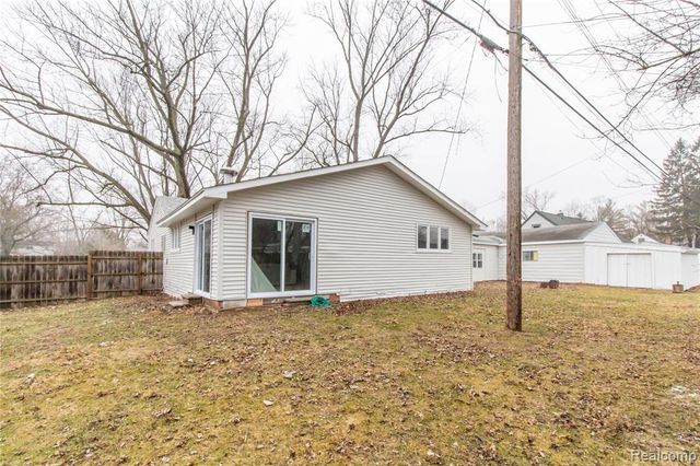 23106 Springbrook Drive, Farmington Hills, MI 48336